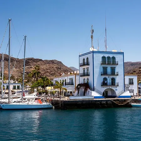 Mistral-20 Puerto De Mogan